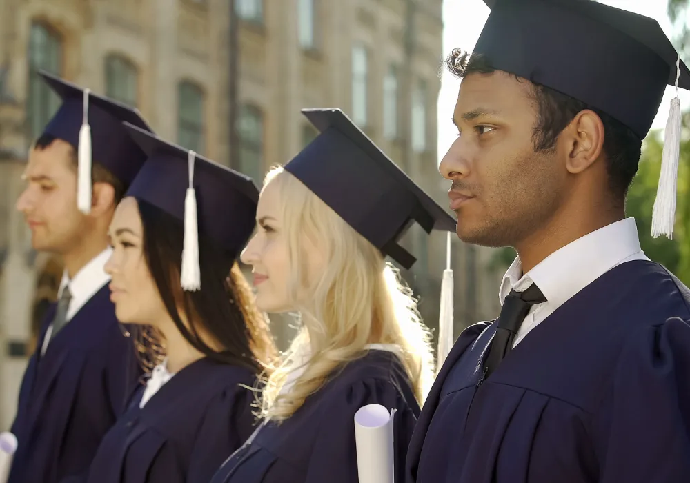 Top 10 Best Scholarships for Bahamian Students
